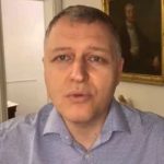 „როდესაც რაიმე პრობლემას წავაწყდები ან მიხარია, მწყინს, პასუხს ყოველთვის პოეზიაში ვპოულობ. ეს ძალიან კარგი თერაპიაა“ – შალვა კამლაძე | შენი განათლება