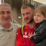 VIDEO: „იყო დრო, როდესაც საჭმლის ფულიც არ მქონდა, სახლში ჩავდე ყველაფერი. ამ სახლში მთელი მსოფლიოს ნივთებია თავმოყრილი… დანა-ჩანგალიც კი არ მაქვს თბილისში ნაყიდი“ | შენი განათლება