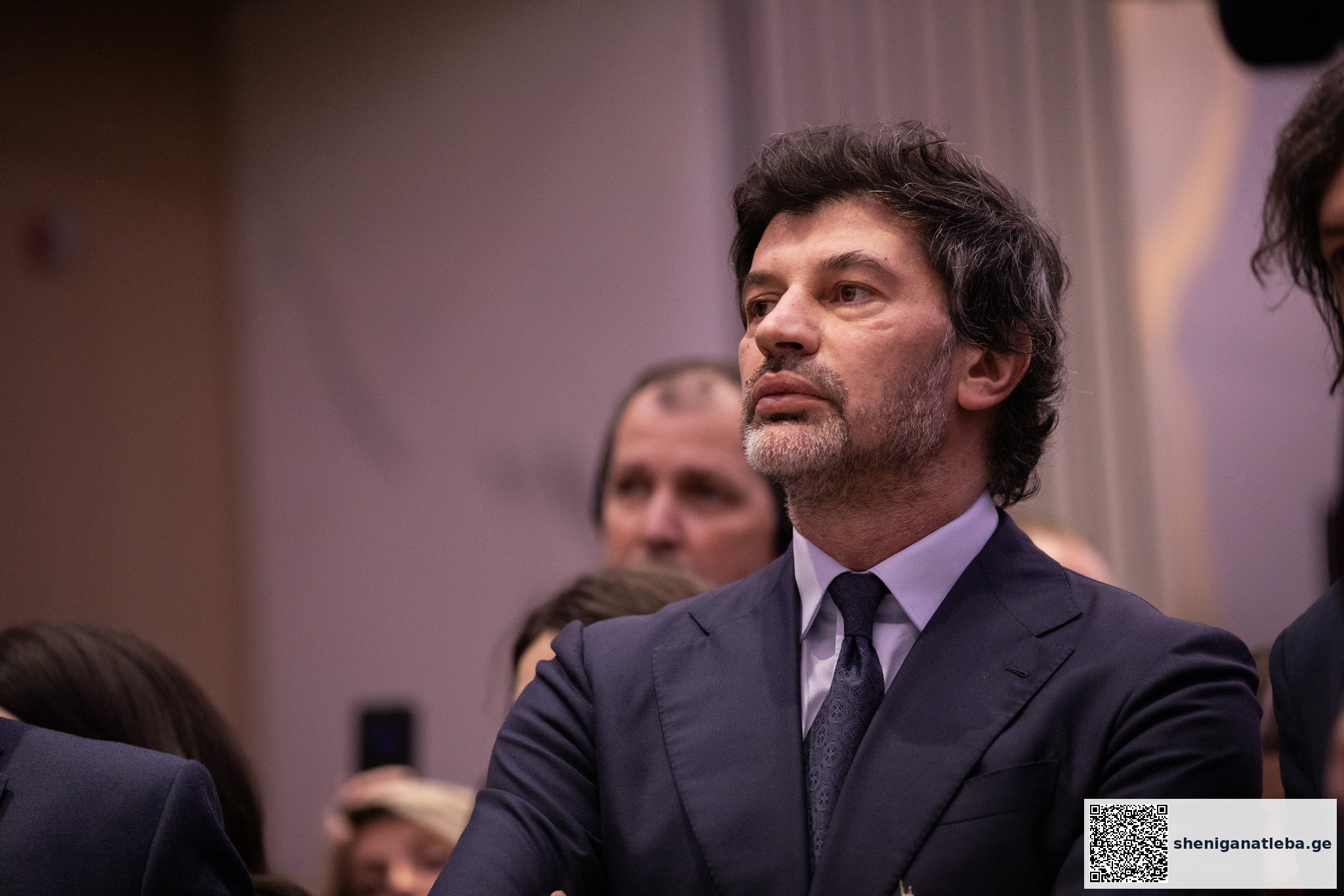 ბინები, მანქანები, ნახატები – რა ქონებას ფლობს თბილისის მერი | შენი განათლება